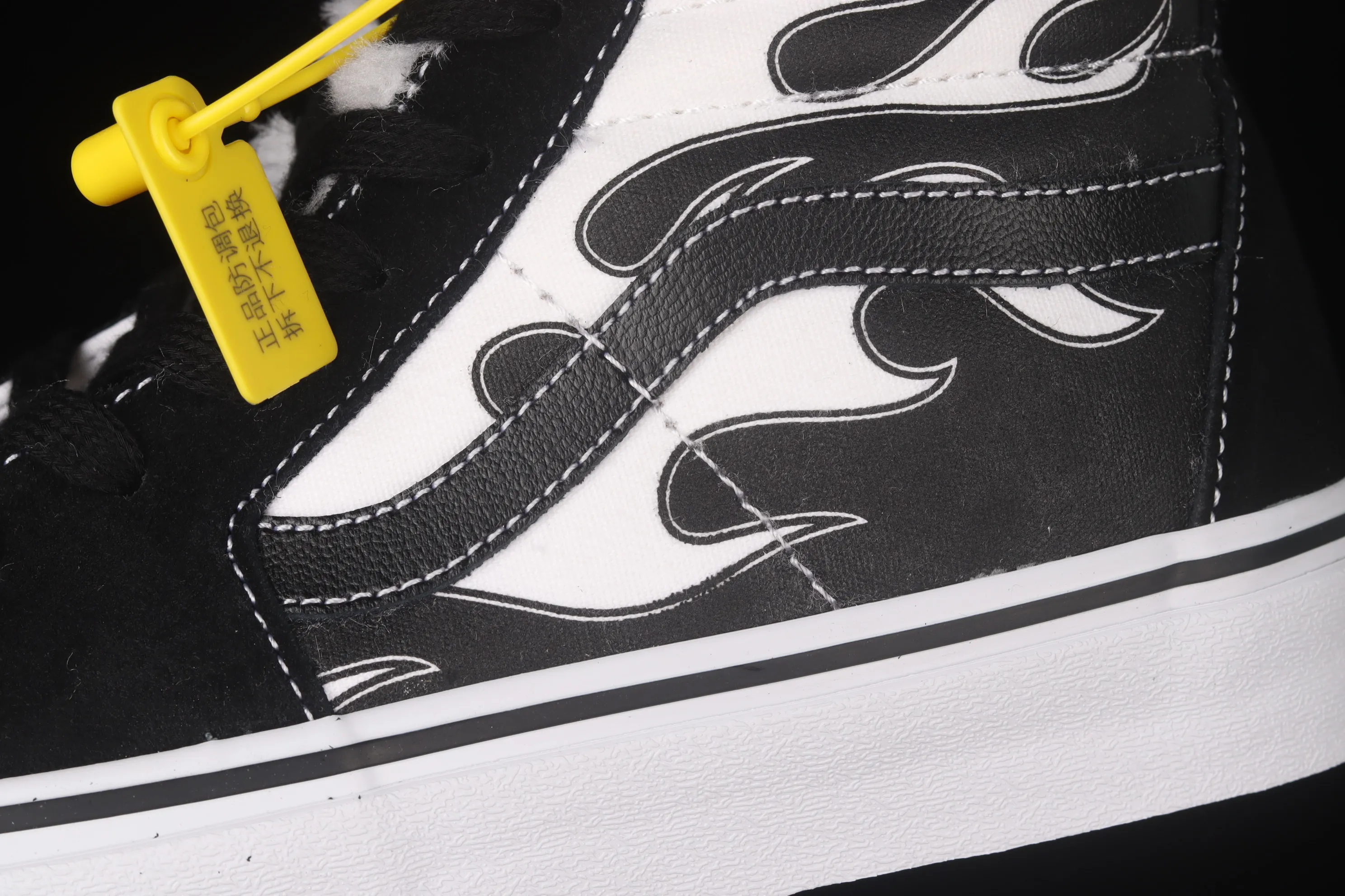 All categories Vans Vans series Vans Hi Vans high-top plus velvet Vans Sk8-Hi Flame Vans black and white flame plus velvet high-top trendy casual skateboard shoes VN0A32QGKGF5